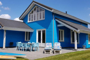 The Blue House - Luxurious Waterfront Villa Zeewolde